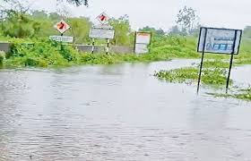 Gujarat ના આ જિલ્લાના 6 ગામડામાં હજુ કેડસમા પાણી, 100 લોકોનું સ્થળાંતર, રોડ ખોદી નાખ્યા