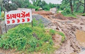 તંત્રની ઢીલી કામગીરી, 22 લાખ ખર્ચવા છતાં બે વર્ષે પણ bridge ન બનતાં લોકોને હાલાકી