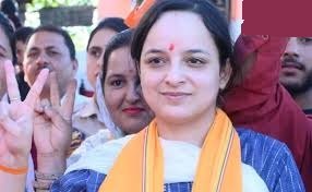 Jammu and Kashmir આતંકી હુમલામાં પિતા-કાકા ગુમાવનારી શગુન પરિહારે જીતી ચૂંટણી