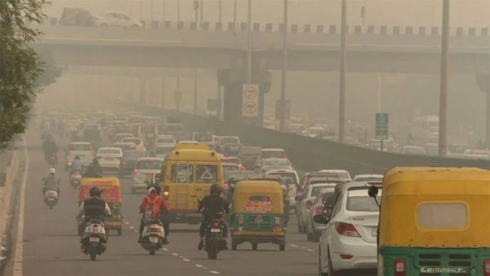 Pollution at ‘Danger Level’; ગાઢ ધુમ્મસથી દિલ્હીમાં હાલત ખરાબ