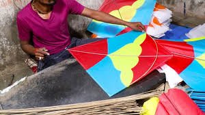 Kite making માં માત્ર હાથની બનાવટ હોય છે