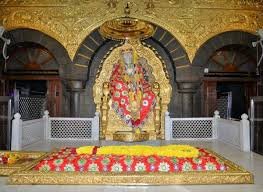 Shirdi ના સાંઈ બાબા મંદિરમાં ભક્તોની ભીડ, ૧૬.૬૧ કરોડ રૂપિયાનું દાન આપ્યું