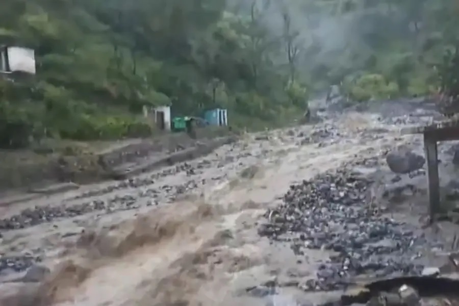 Uttarakhand ના ચમોલીમાં અડધી રાત્રે આભ ફાટ્યું, થરાલી ગામમાં તબાહી