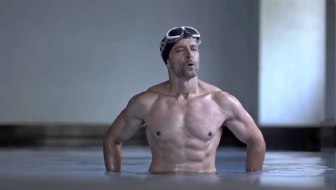 Hrithik Roshan અદ્ભુત શરીર બતાવ્યું, ૫૧ વર્ષની ઉંમરે ફિટનેસ જોઈને ચાહકો ચોંકી ગયા