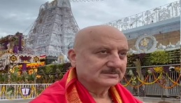 Bollywood’s Anupam Kher વેંકટેશ સ્વામી મંદિરની મુલાકાત લીધી, માથું નમાવ્યું અને આશીર્વાદ મેળવ્યા