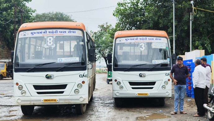 Surendranagar: મુખ્યમંત્રી બસ સેવા યોજનામાં ચાલતી સીટી બસોમાં નિયમોના ધજાગરા