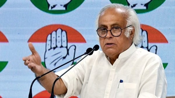 મનુસ્મૃતિથી પ્રેરિત સરકારની શ્રમ અને રોજગાર નીતિ બંધારણનું અપમાન છે; Jairam Ramesh