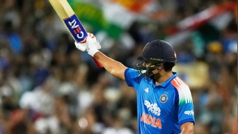 Rohit Sharma એક મહિના પછી સુપરહિટ રેકોર્ડ બનાવવાનો  લક્ષ્ય રાખે છે