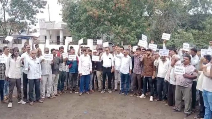 Surendranagar મુળી મામલતદાર કચેરી ખાતે ખેડૂતોએ પાઠવ્યું આવેદનપત્ર