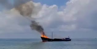 સોમાલિયા નજીક Mandvi ship આગમાં ખાક, ખલાસીઓ હેમખેમ