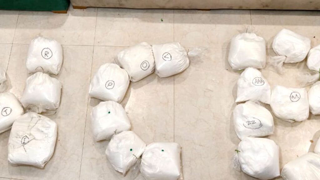 Delhi માંથી રૂા.262 કરોડનું ડ્રગ્સ પકડાયું: એક મહિલા સહિત બેની ધરપકડ