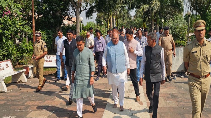 Gondal રમાનાથધામ ખાતે માથુ ટેકવી દર્શન કરતા રાજ્યના નાયબ મુખ્યમંત્રી હર્ષ સંઘવી