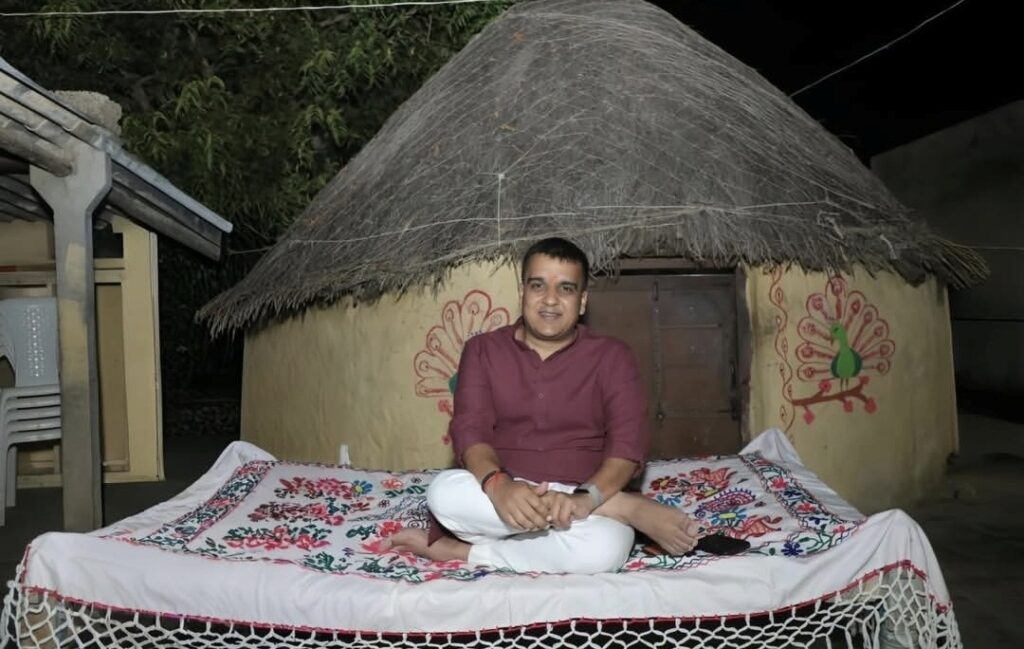 કચ્છી ભૂંગામાં Harsh Sanghvi ખુશખુશાલ