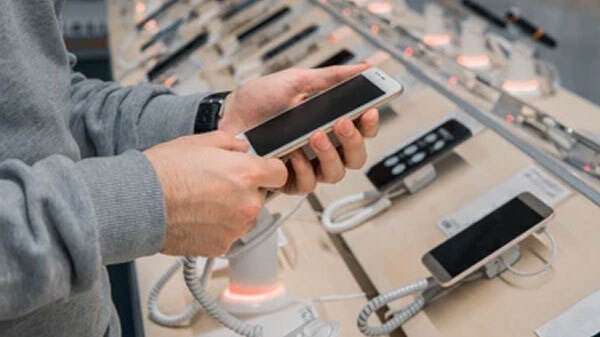 Chip And Memory Card ની કિંમતો વધતા મોબાઈલ કંપની ઓએ ભાવ વધારો કર્યો