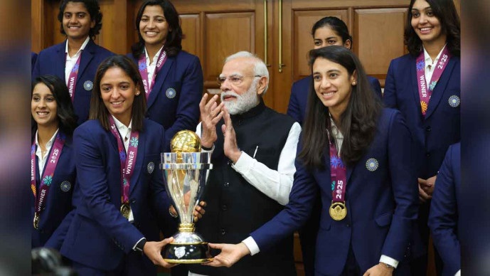 વિશ્વ વિજેતા મહિલા ટીમને મળતાં PM Modi, ખેલાડીઓએ નમો લખેલી જર્સી આપી