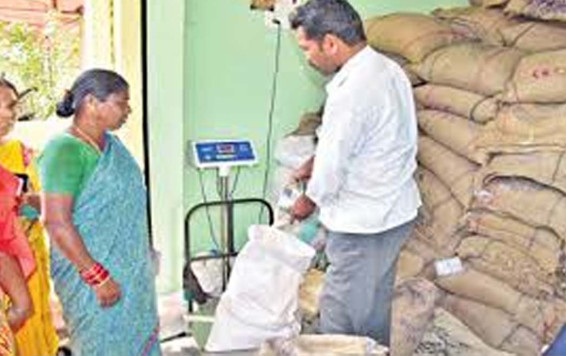 Rajkot: રેશનિંગનાં વેપારીઓ અને સરકાર વચ્ચે સમાધાન : હડતાલનો અંત આવ્યો