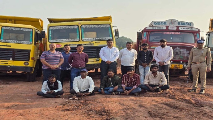 Surendranagar ના મુળી તાલુકાના લીમલી ગામે ગૌચર જમીન પર ખનિજ ચોરી અંગે દરોડા