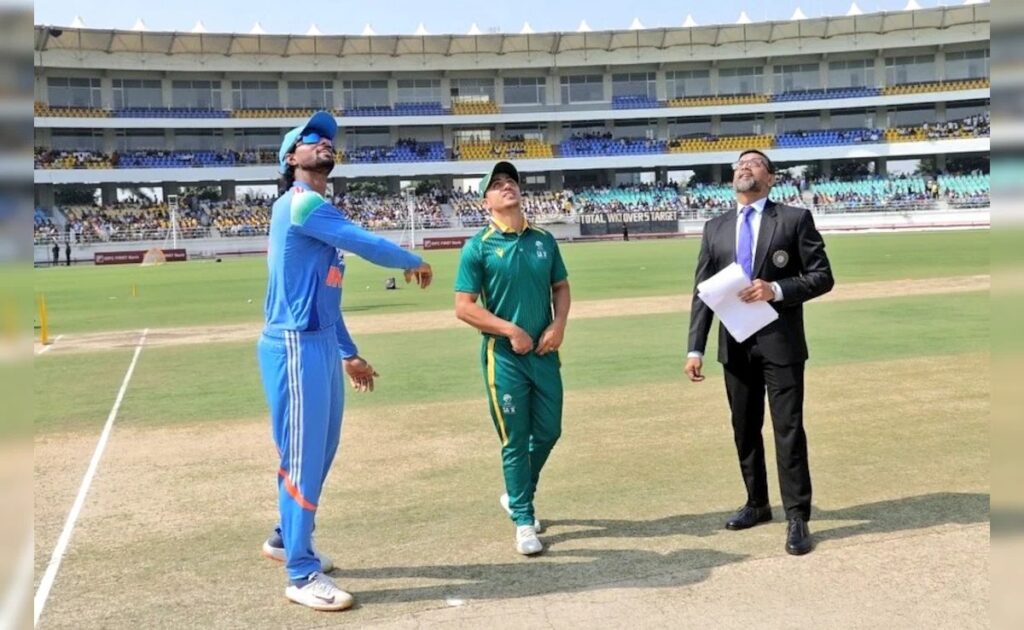 ભારત-એ સામે 325 રન ખડકતું South Africa A