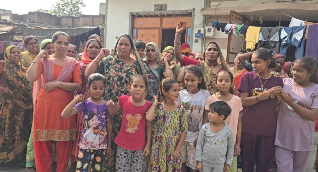 Jetpur: ચામુંડાનગરમાં મહિલાઓ રણચંડી બની: સતત બીજા દિવસે ‘જનતા રેડ’ કરી દારૂના અડ્ડા પર હલ્લાબોલ