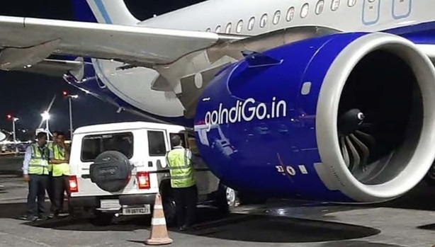 Kolkata Airport પર અકસ્માત: પાર્ક કરેલા ઇન્ડિગો વિમાન સાથે કાર અથડાઈ