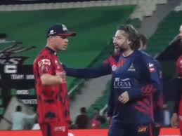 કરાચી કિંગ્સના કેપ્ટન David Warner and Moeen Ali વચ્ચે મેદાન પર ઝઘડો