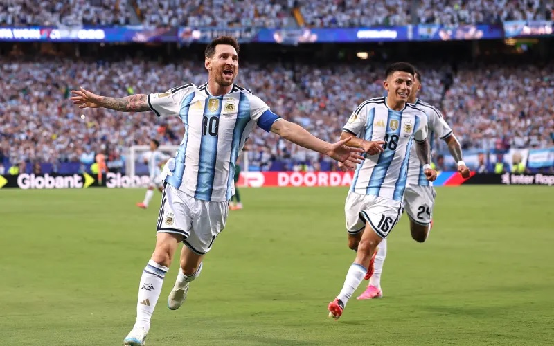 આર્જેન્ટિનાએ અલ્જિરિયાને ૩-૦થી પછાડયું : Messi’s magic