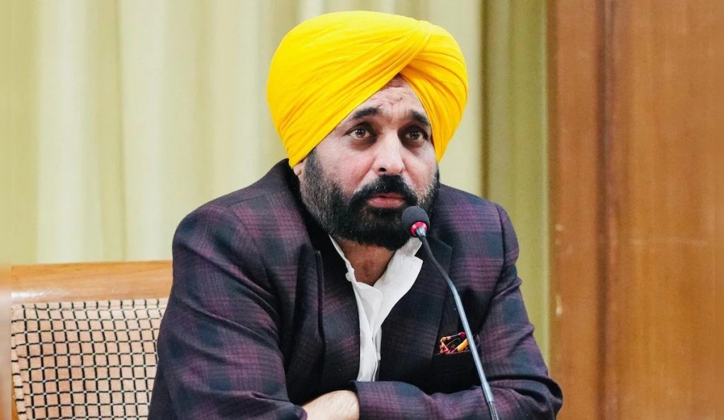 Punjab ના CM Bhagwant Mann માન સામે શિખના ગુરૂના ચિત્રો પર શરાબ છાંટવાનો આરોપ