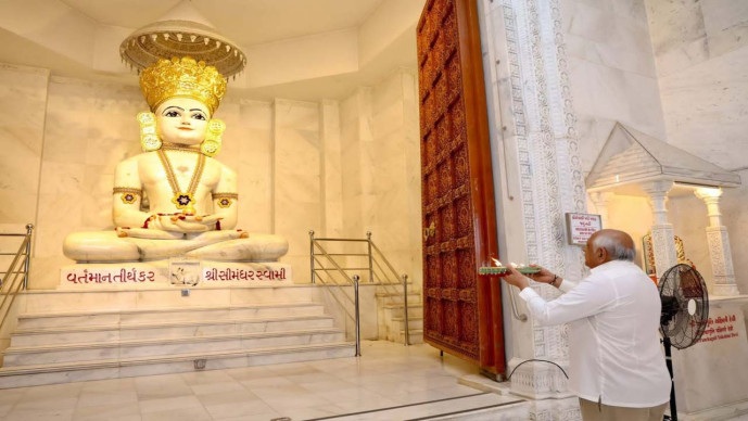 Modi શાસનના 12 વર્ષ : મુખ્યમંત્રી દ્વારા ત્રિમંદિર ખાતે દર્શન અને આરતી
