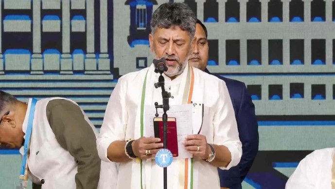 Karnataka: મુખ્યમંત્રી પદે શપથ લેતા ડી.કે.શિવકુમાર : સિદ્ધરમૈયાના પુત્ર મંત્રી બન્યા