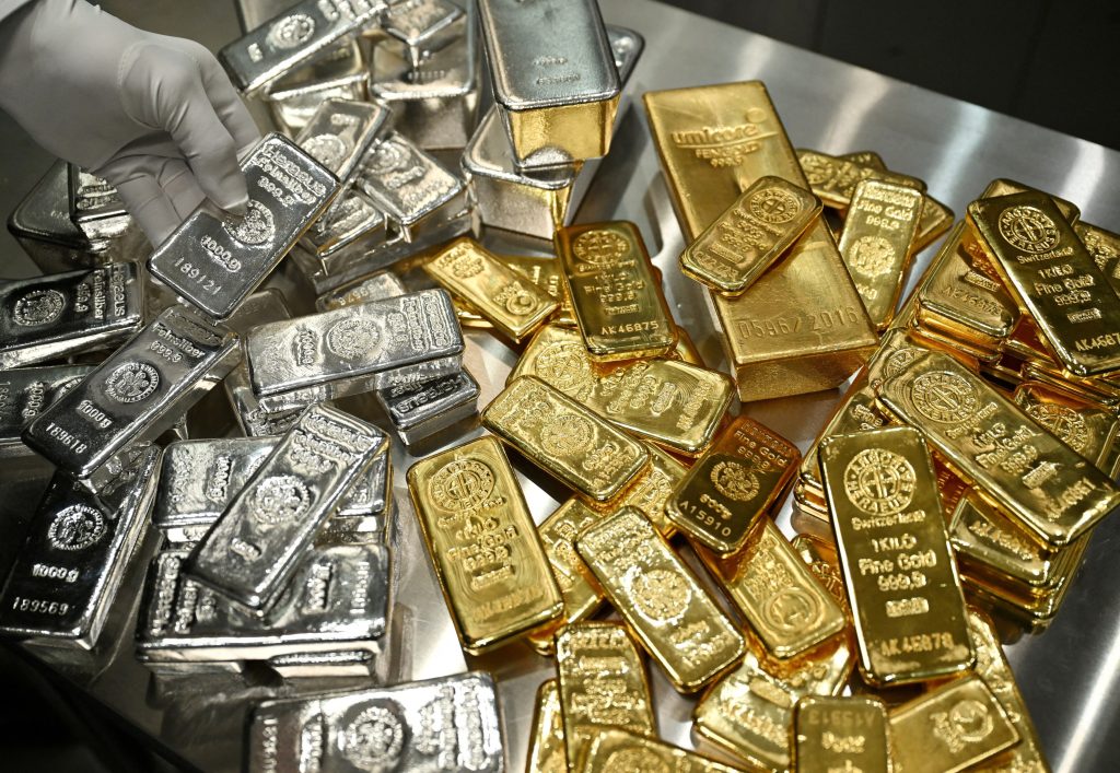 Gold 1.50 લાખ, Silver 2.40 લાખની નીચે