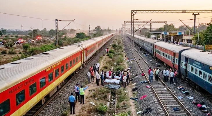 Madhya Pradesh આગની અફવા ફેલાતા ટ્રેનમાંથી કૂદવા લાગ્યા મુસાફરો