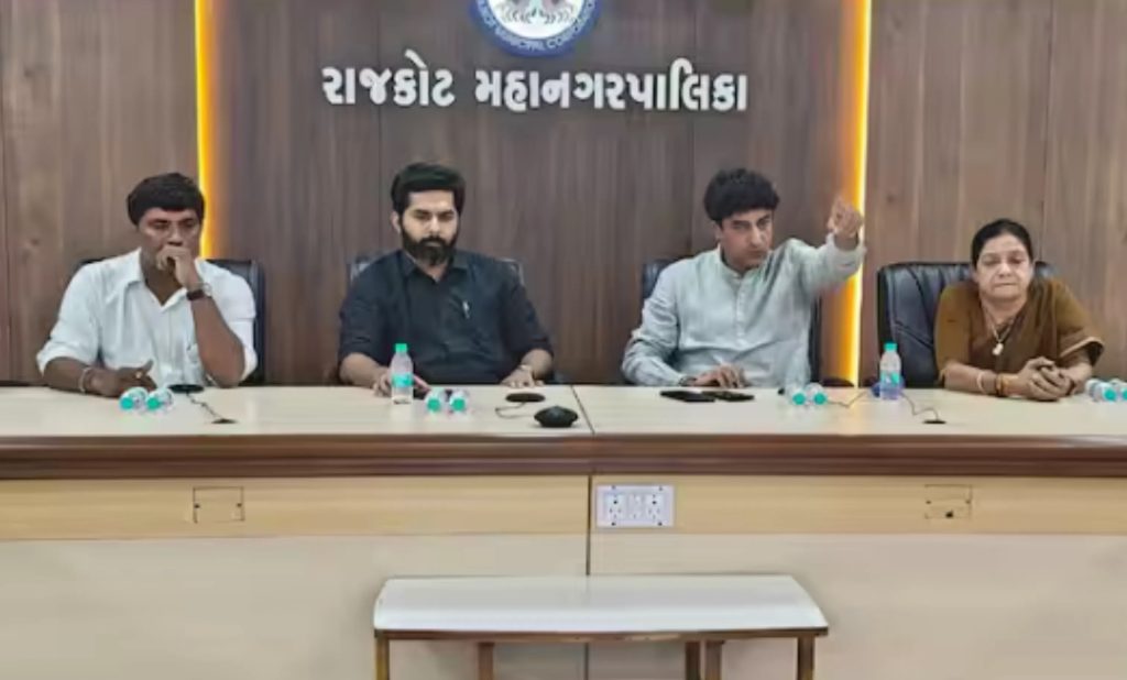 Rajkot ના નવા મેયરે ધડાકો કર્યો, એકઝાટકે ભાજપના જૂના જોગીઓના કામ અટકાવી દીધા !