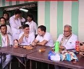 Rahul Gandhi રોડસાઈડ શોપ પર રોકાયા: કોફીની મજા માણી