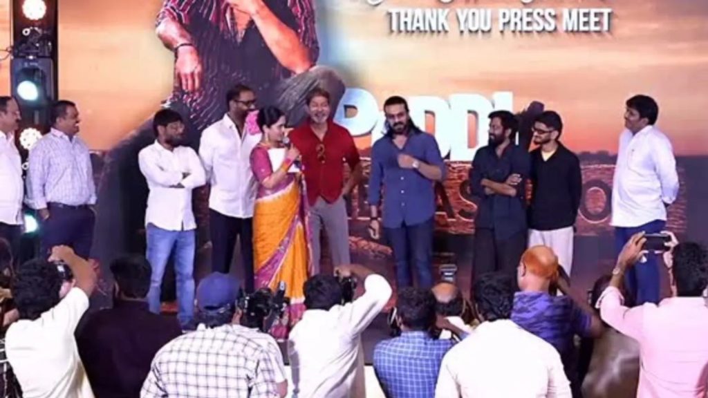 Ram Charan વિવાદ વચ્ચે ’પેડ્ડી’ની સફળતાની ઉજવણી કરે છે, સફળતા પાર્ટીમાં જાહ્નવી કપૂરની ગેરહાજરી પ્રશ્નો ઉભા કરે છે