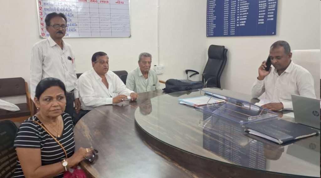 Amreli જિલ્લાના એસ.ટી. બસના પ્રશ્નો અંગે ’અમરેલી જિલ્લા વિકાસ સમિતિ’ દ્વારા વિભાગીય નિયામકને રજૂઆત