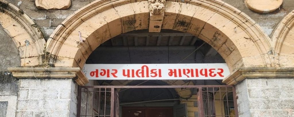 Manavadar નગરપાલિકાની ’દબાણ હટાવો’ ઝુંબેશ સામે ભારે વિરોધ,વોર્ડ નં. ૫ ના સદસ્ય નાના વેપારીઓના સમર્થનમાં આવ્યા