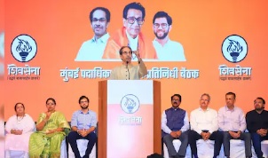 ઉદ્ધવ જૂથના છ સાંસદોએ શિંદેને તેમના નેતા તરીકે સ્વીકાર્યા, બધાની નજર Lok Sabha Speaker પર