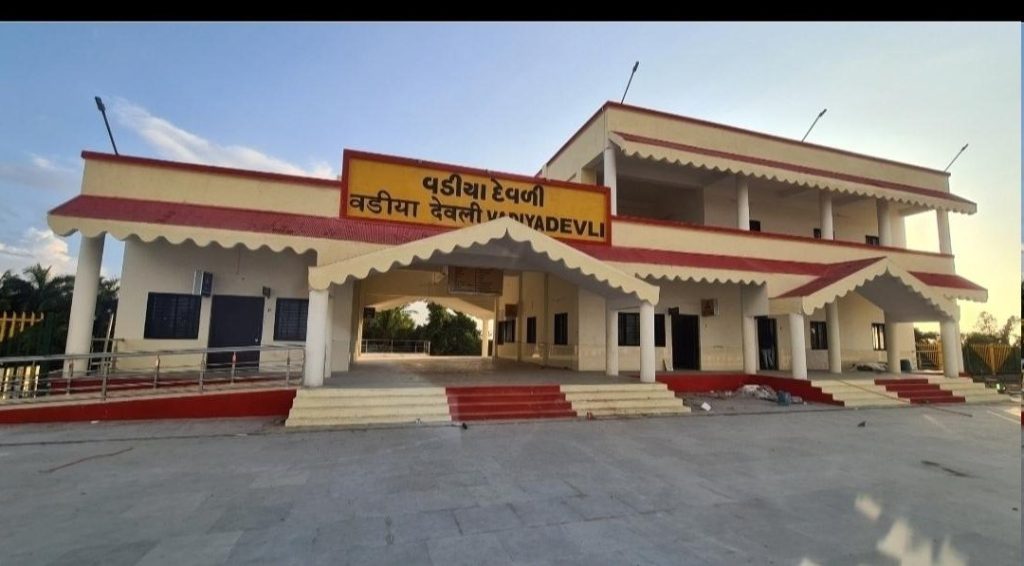 સાબરમતીથી વેરાવળ વંદેભારતનો ટ્રેનનો રૂટ બદલાયો પણ અમરેલી જિલ્લામાં કેટલા સ્ટોપ મળશે ?