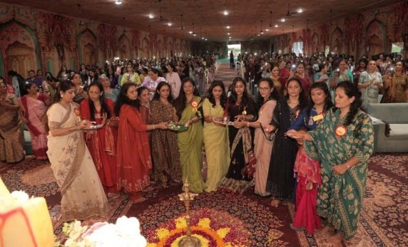 સુરતમાં ધારી ગામની દીકરીઓનું સ્નેહ મિલન યોજાયું