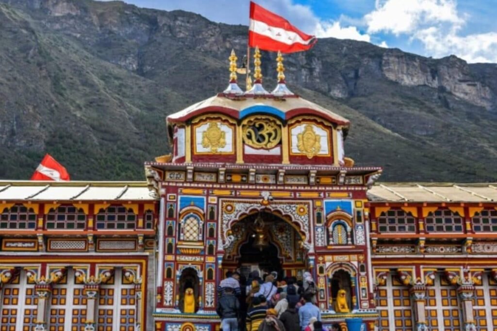 Badrinath-Kedarnath મંદિર સમિતિના કર્મચારીને સસ્પેન્ડ, પ્રસાદ ચોરીના કેસમાં મોટી કાર્યવાહી