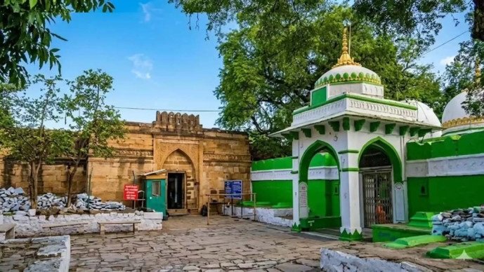 ભોજશાલા વિવાદ :`પરિસરની બાજુમાં આવેલી ખુલ્લી જગ્યામાં પઢવા દો નમાઝ’- Supreme Court