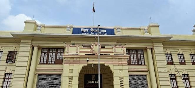 Bihar Assembly માં હોબાળો, ભાજપ અને મહાગઠબંધનના ધારાસભ્યો વેલમાં ઘૂસી ગયા; ઝપાઝપી થઈ