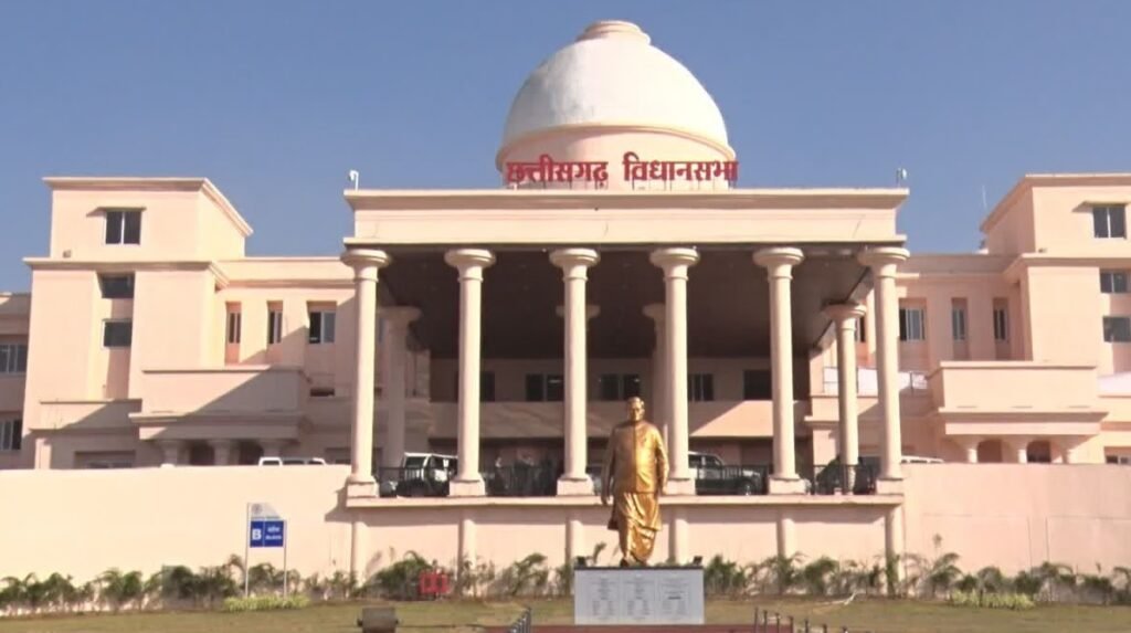Chhattisgarh વિધાનસભાના ચોમાસુ સત્રના પહેલા દિવસે રામ મંદિરમાં પ્રસાદ સંબંધિત કથિત ગેરરીતિઓના મુદ્દા પર ઉગ્ર બોલાચાલી જોવા મળી