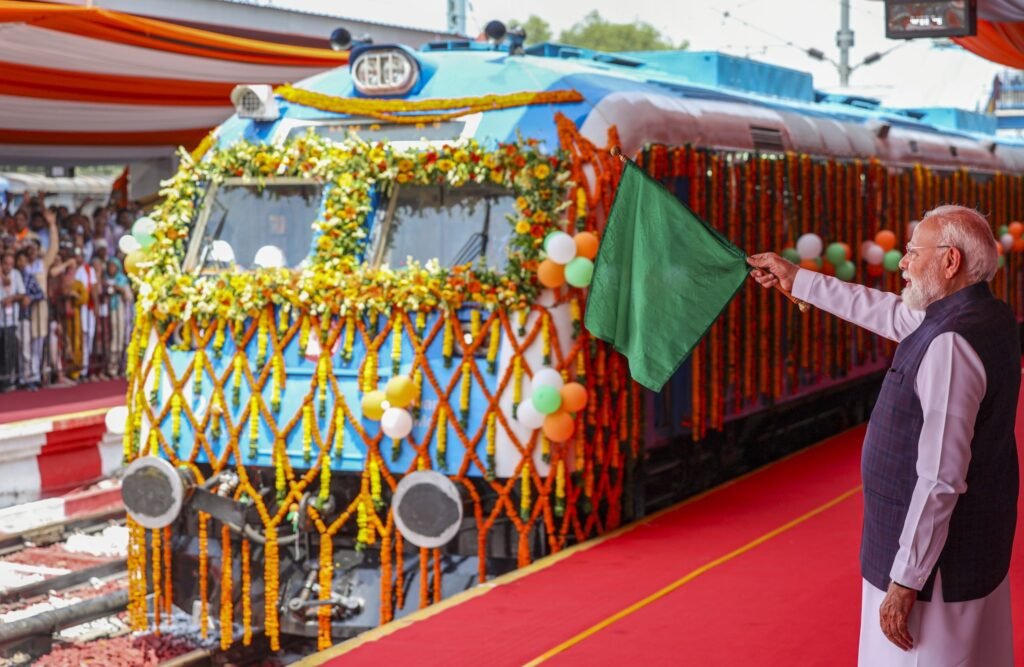 યુદ્ધો અને તેલ સંકટ છતાં, ભારતની રેલ્વે અટકી નથી, ભારતનો વિકાસ અટક્યો નથી,PM Narendra Modi