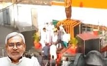 Nitish Kumar ના નિવાસસ્થાન સામેના રસ્તા પર ગોળીબાર થયો હતો, જેમાં એક યુવકની પીઠમાં અને બીજાના પેટમાં ગોળી વાગી