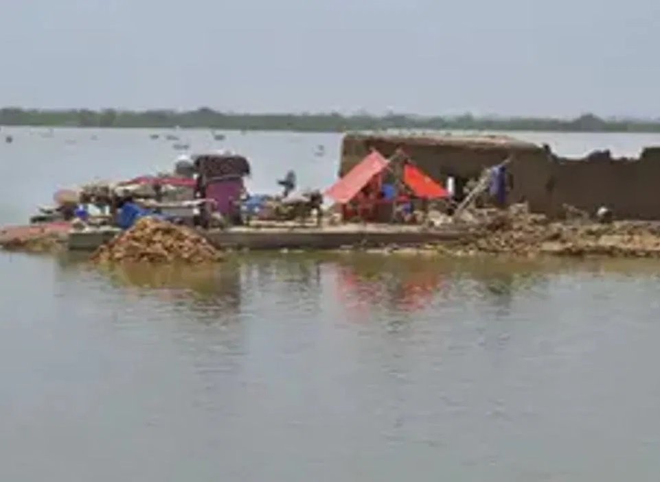 Pakistan માં ’પૂર’થી ભારે તબાહી, ૧૨ લોકોના મોત, ૧૮ ઘાયલ; અનેક ઘરો ધરાશાયી