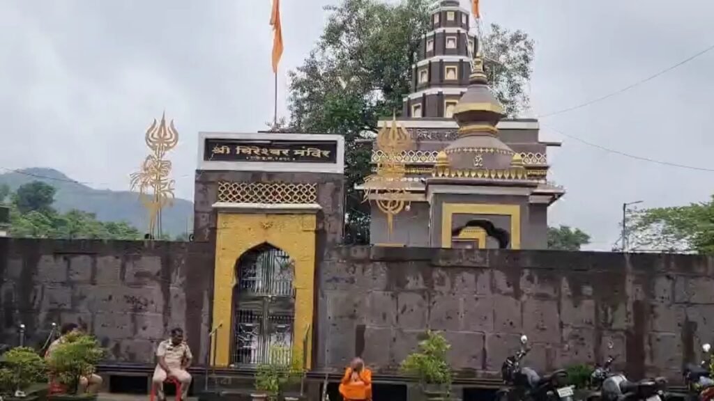 Peshwa-eraના Shiva Templeમાં શિવલિંગ પર મૂકવામાં આવેલ ૧૨ કિલોગ્રામ ચાંદીનો મુગટ ચોરાયો