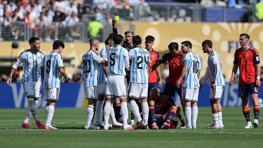 Spain ચેમ્પિયન બનતાં જ આર્જેન્ટિનાના પરેડેસે એરિક ગાર્સિયાને માર્યા મુક્કા, ગાવી સાથે ઝપાઝપી