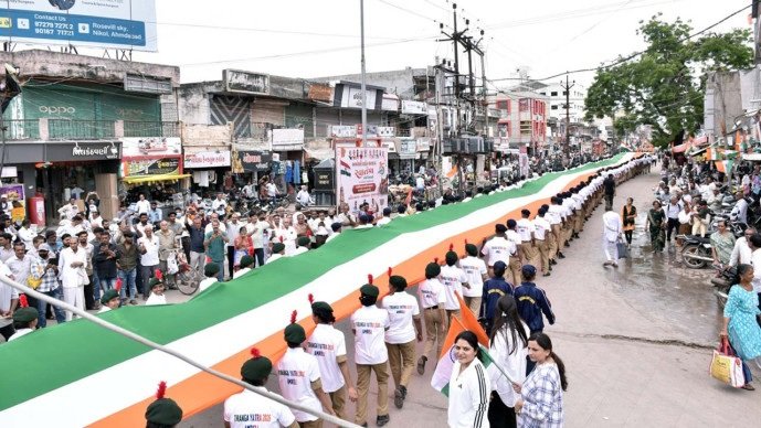 Amreli: 300 મીટરના તિરંગા સાથે યાત્રા યોજાઇ