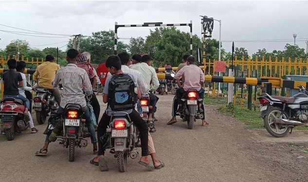 Amreli: લીલીયા મોટામાં રેલવે ફાટકમાં અવારનવાર ટેકનીકલ ખામી સર્જાતા ટ્રાફિક જામનાં દ્રશ્યો